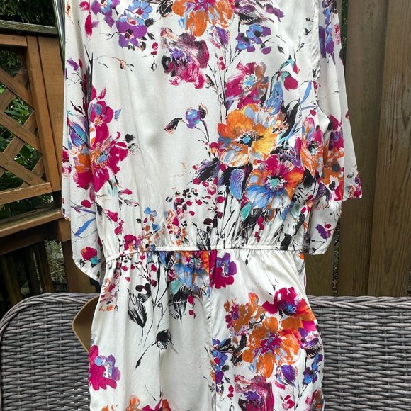 One Piece Shorts Romper with Pockets - Picture 4 of 9